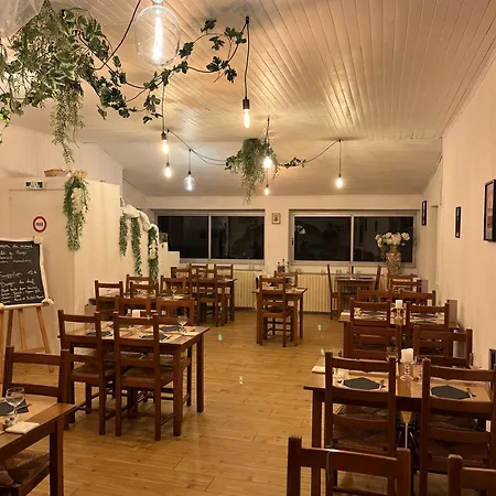 Bed & Breakfast Le Cafe Du Commerce