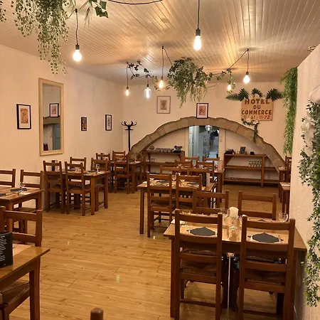Le Cafe Du Commerce Bed & Breakfast 3*
