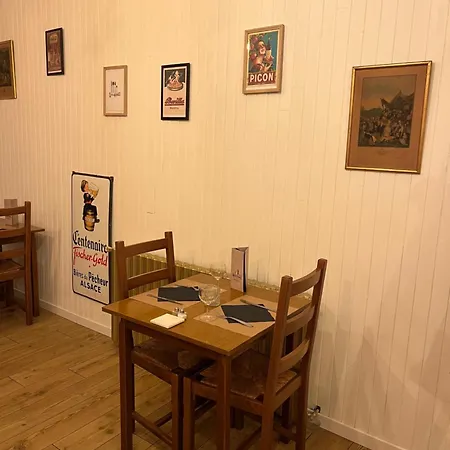 Café Du Commerce Couette-café 3*