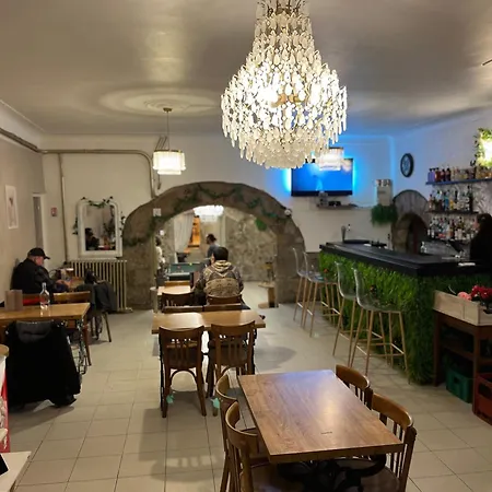 Le Cafe Du Commerce Bed & Breakfast