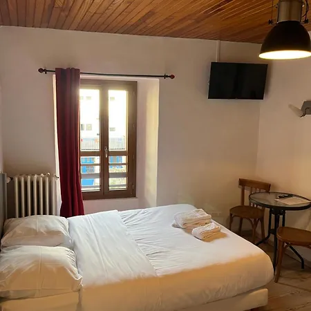 Bed & Breakfast Le Cafe Du Commerce 3*