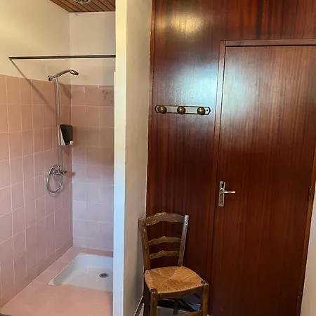 Le Cafe Du Commerce Bed & Breakfast 3*