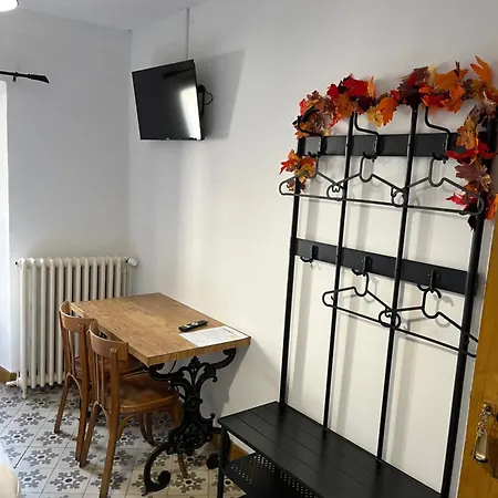 Cafe Du Commerce Frühstückspension Genolhac